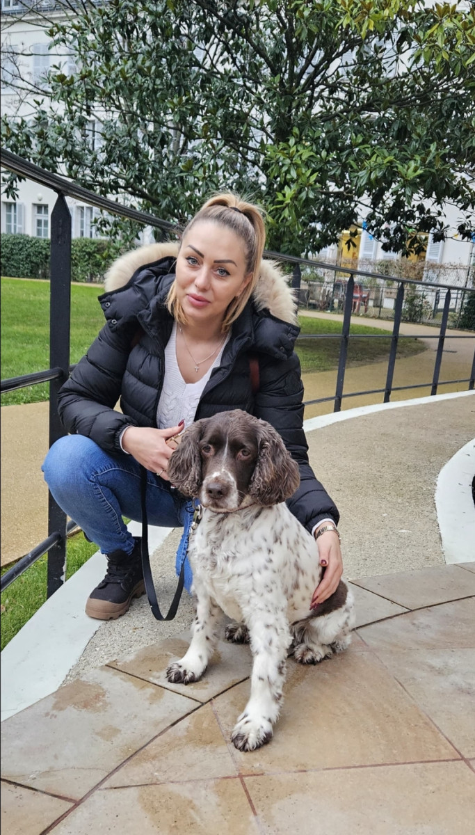 Diana Chiras et Maïa, chienne renifleuse certifiée